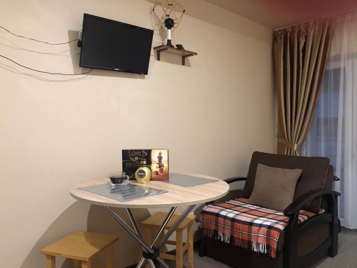 Apart Hotel Avinos Lviv Buitenkant foto